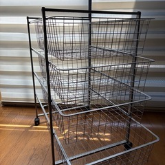 IKEA    スチールワゴン　4段　キャスター付き　　　　の画像