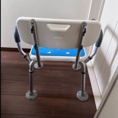 未使用 美品 介護用品  シャワーチェア       お風呂用椅子    手すりの滑り止め、足元  吸盤付きで安心設計 の画像