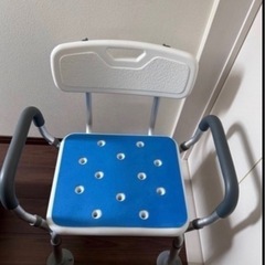 未使用 美品 介護用品  シャワーチェア       お風呂用椅子    手すりの滑り止め、足元  吸盤付きで安心設計 の画像
