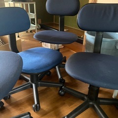 高さ調整出来るチェアー　4つまとめての画像