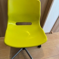 IKEA イス　チェア　SNILLE  
グリーン