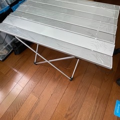 折りたたみ　アルミテーブル