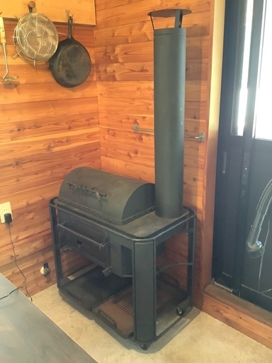 【軽井沢ｽﾄｰﾌﾞ】燻製もできるバーベキューｽﾄｰﾌﾞ