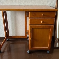 折りたたみデスク、チェア
の画像