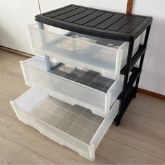 3段の収納ケースの画像