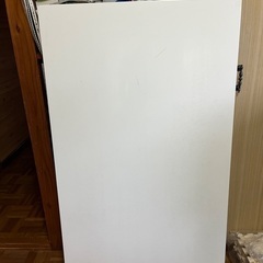 白いダイニングテーブル