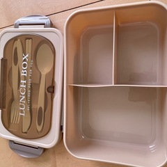 大きめのお弁当箱の画像