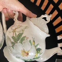 ティーカップのセットの画像