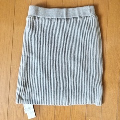 【新品タグ付】MIIA ニットスカートの画像