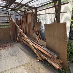 廃材、角材、合板、長いの短いのまちまち