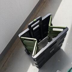 折りたたみ式コンテナキャリー 樹脂製ボックスサイズは40×40×40ぐらいの画像