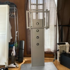 無料　　とても頑丈な　テレビスタンド