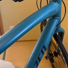 【美品】SPECIALIZED Sirrus 3.0 クロスバイク　Sサイズ2023年 カーボンフォーク、ハンドル、シートポストの画像