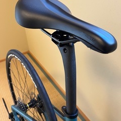 【美品】SPECIALIZED Sirrus 3.0 クロスバイク　Sサイズ2023年 カーボンフォーク、ハンドル、シートポストの画像