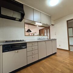 ゆとりある6LDK＋カーポート付き！落ち着きある築27年の平成築戸建て − 宮城県