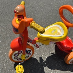 アンパンマン三輪車中古の画像