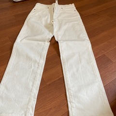 UNIQLO 白ジーンズ