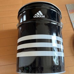 adidas缶　椅子にもなる収納　 adidas缶 の画像