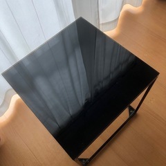 ガラステーブル