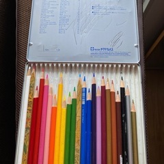 ミニ鉛筆削り•色えんぴつ•ねり消し3点セット