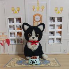  羊毛フェルト 　ハチ猫ちゃん 餌付き