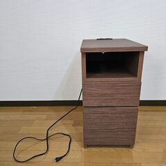 【無料】ニトリ製ナイトテーブル（コンセント付き／幅30cm）引き...