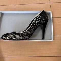 カネマツ　パーティ用パンプス（9cmヒール）未使用の画像