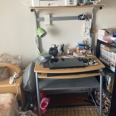 デスク貰ってください