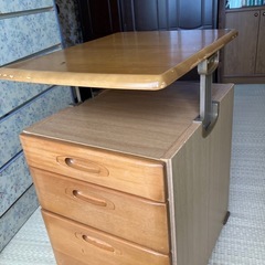 学習机の引き出しの画像