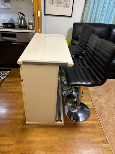 バーカウンターと昇降チェア三脚のセット値下げしました