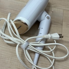 美品 中古  衣類スチーマー  ハンガーに掛けたままシワ伸ばしの画像
