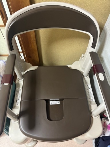 介護用トイレ　綺麗です　4万相当　備品付けます　　
