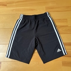 アディダス　ハーフパンツ　140 黒