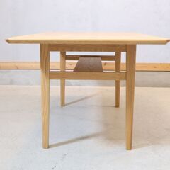 unico(ウニコ)のLOM(ロム)シリーズのダイニングテーブルです！シンプルなフォルムと明るい色合いが魅力の食卓はナチュラルモダンや北欧テイストのインテリアのアクセントになるLDテーブル♪の画像