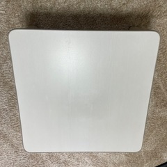 白い炬燵