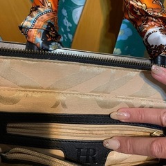 ヘレナルビンスタインバッグ　ご希望者がいない場合金曜日に破棄しますの画像