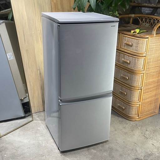 ⭐️SHARP⭐️ 冷蔵冷凍庫 2018年137L 大阪市近郊配送無料 ⭐️SHARP⭐️ 冷凍冷蔵庫 2018年 137L 大阪市近郊配送無料