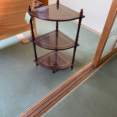 三角コーナー収納棚
