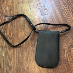 肩掛け携帯入れの画像
