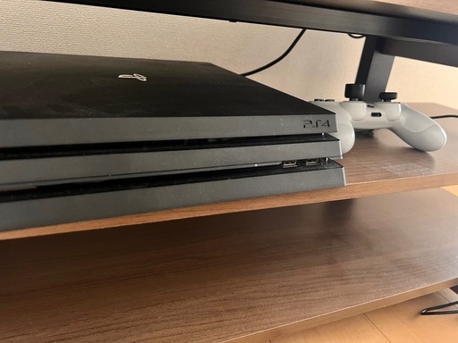 【受付終了】たくさんのお問い合わせありがどうございました。PS4 Pro 1TB　コントローラー付きCUH-7000B