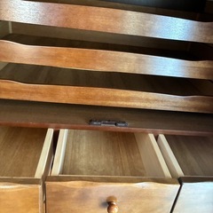 カントリー収納棚の画像