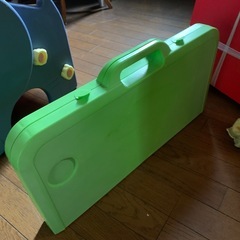 コンパクトに収納できるテーブルです！