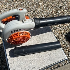 【値下げ〜‼️】早い者勝ち‼️大容量‼️プロ仕様‼️STIHL BG56スチール 製　エンジンブロアー‼️  エンジン1発始動‼️の画像
