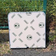 キャンプ用テーブル　レンタル　1日1000円　Coleman