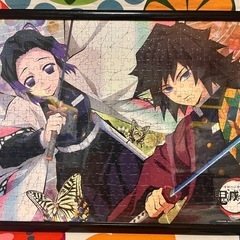 【値下】鬼滅の刃 パズル 胡蝶しのぶ×冨岡義勇 アルミフレーム 黒 ブラック 糊付け済 中古 の画像