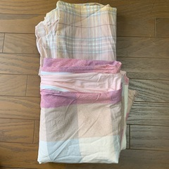 取りに来てくれる方に差し上げます。夏掛け綿布団、タオルケット、ファスナー付シーツセットの画像