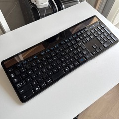 LOGI K750 キーボードの画像