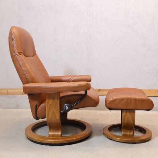 北欧ノルウェーのメーカーEKORNES(エコーネス)社のストレスレスチェアーです！！リビングはもちろんシアタールームなどにおススメの北欧デザインのオットマン付きのパーソナルチェアー♪
