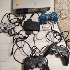 プレステ2(PS2) ソフト4本・コントローラー4個・マルチタッ...