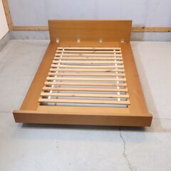 人気のunico(ウニコ)のCORSO(コルソ)シリーズ ダブルベッドです！！オーク材のナチュラル感と圧迫感の少ないシンプルなロータイプのベッドフレームはカジュアルなインテリアのアクセントにも♪の画像